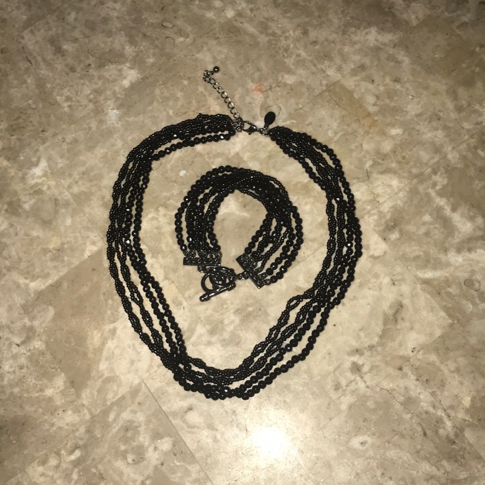 Necklace and bracelet set